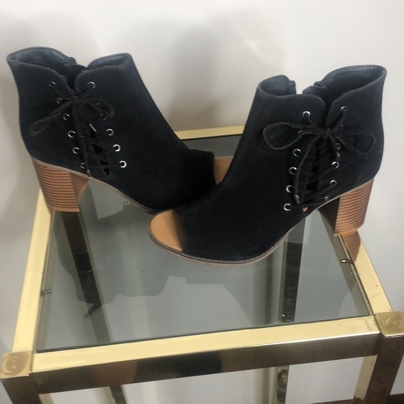 Maurice’s black faux suede tie up peep to ankle bootie size 6.5 - Picture 3 of 10